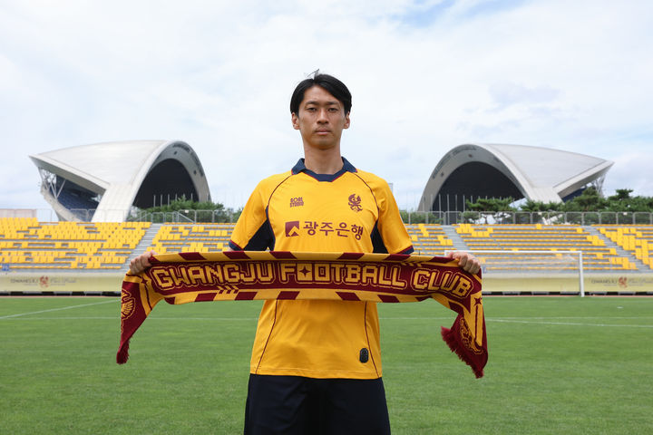 [서울=뉴시스] 프로축구 K리그1 광주FC에 입단한 리영직. (사진=광주FC 제공) *재판매 및 DB 금지