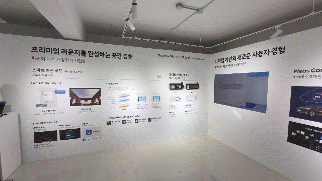 [서울=뉴시스] 9일 오전 서울 성동구 '더 뉴 그랜저 테크 팝업스토어'에 더 뉴 그랜저 실내 기술에 대한 설명이 전시돼 있다. 2026.07.09. kms@newsis.com. *재판매 및 DB 금지