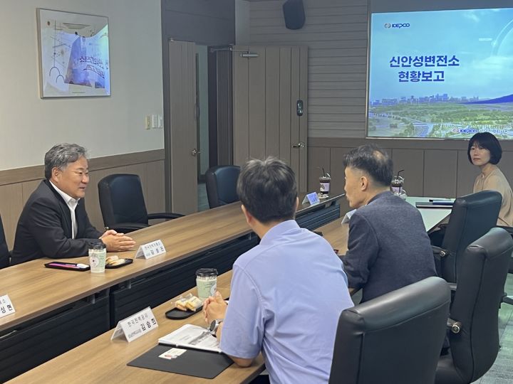 [세종=뉴시스]전력거래소가 여름철 안정적인 전력수급을 위해 지난 8~9일 이틀간 765㎸ 신안성변전소와 양양양수발전소를 방문해 현장점검을 실시했다. (사진=전력거래소 제공) *재판매 및 DB 금지
