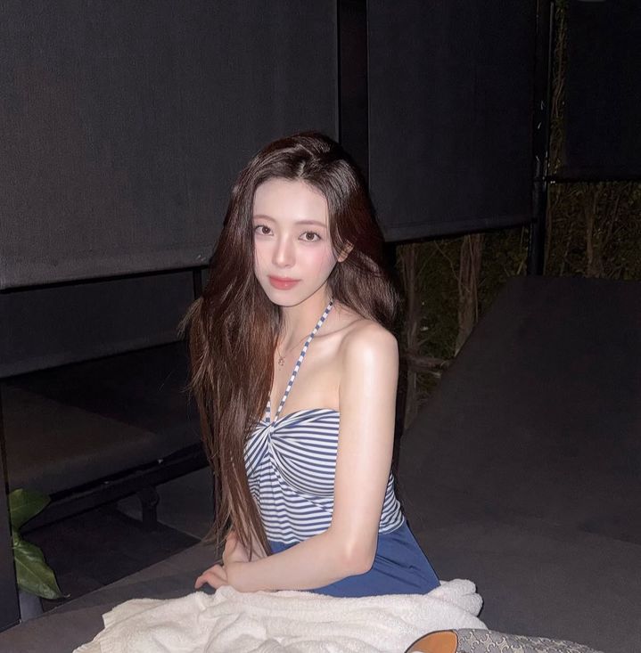 [서울=뉴시스]있지 유나가 수영복 차림으로 건강미 넘치는 몸매를 선보이고 있다.(사진출처: 인스타그램 'igotyuandme')2026.07.09