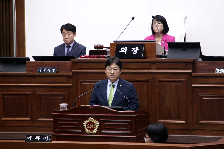 [울산=뉴시스] 조용식 울산시교육감이 9일 울산시의회 본회의장에서 열린 제265회 울산시의회 임시회 제3차 본회의에서 시정연설하고 있다. (사진=울산시교육청 제공) 2026.07.09. photo@newsis.com *재판매 및 DB 금지