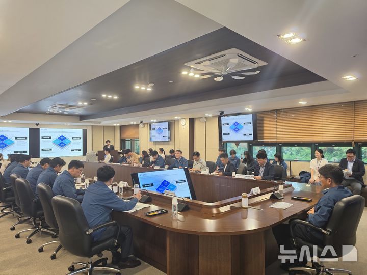[세종=뉴시스]한국가스기술공사는 지난 8일 본사에서 신임 기관장의 경영철학을 반영하고 급변하는 글로벌 에너지 환경에 선제적으로 대응하기 위한 '중장기 경영전략 수립 착수보고회'를 개최했다.(사진=가스기술공사 제공)