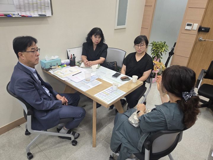 [천안=뉴시스] 장혁 천안시의원이 9일 천안인애학교 과밀화 및 이전문제를 놓고 관계자들과 간담회를 가졌다. (사진=장혁 의원 제공) 2026.07.09 photo@newsis.com *재판매 및 DB 금지
