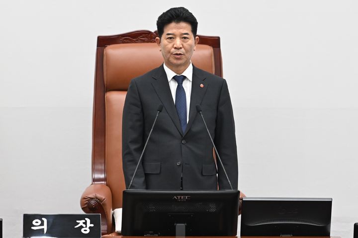 [제주=뉴시스] 송영훈 제주도의회 의장이 10일 오후 제주도의회 본회의장에서 제452회 제주도의회(임시회) 개회사를 하고 있다. (사진=제주도의회 제공) 2026.07.09. photo@newsis.com *재판매 및 DB 금지