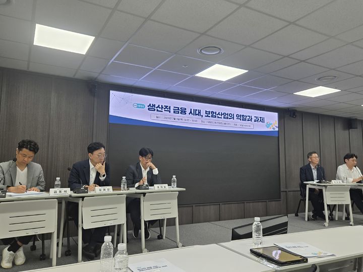[서울=뉴시스] 9일 보험연구원이 '생산적 금융 시대, 보험산업의 역할과 과제'를 주제로 진행한 세미나에서 패널토론을 진행하고 있다. (사진=권안나 기자) 2026.07.09. photo@newsis.com *재판매 및 DB 금지