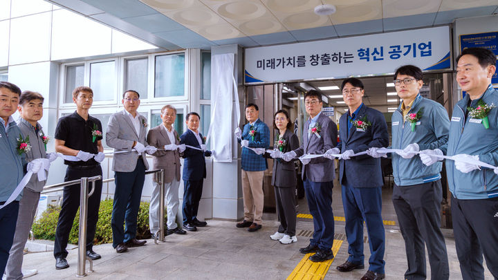 [합천=뉴시스] 합천군시설관리공단 신청사 현판 제막식 (사진=합천군시설관리공단 제공) 2026. 07. 09. photo@newsis.com *재판매 및 DB 금지