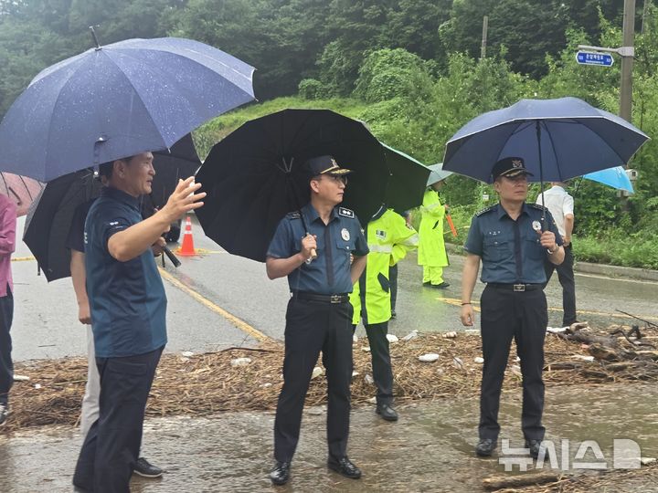 폭우 피해 현장 점검 중인 신효섭 충북경찰청장