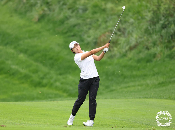 [서울=뉴시스] 한국여자프로골프(KLPGA) 투어 하이원 리조트 여자오픈 첫날 공동 선두에 오른 김민주. (사진=KLPGA 제공) 2026.07.09. *재판매 및 DB 금지