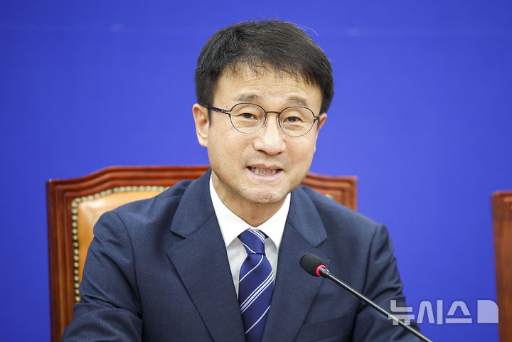 [서울=뉴시스] 정병혁 기자 = 한병도 더불어민주당 대표 직무대행 겸 원내대표가 9일 서울 여의도 국회에서 열린 정책조정회의에서 발언하고 있다. 2026.07.09. jhope@newsis.com