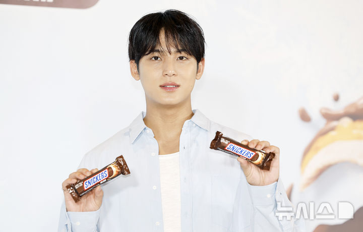 스니커즈 든 민규