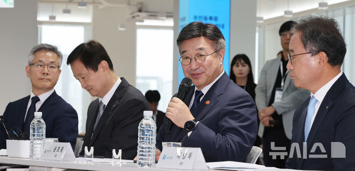 주민등록증 진위확인 확대 업무협약식, 인사말하는 윤호중 장관