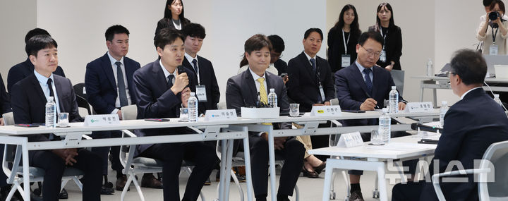 주민등록증 진위확인 확대 업무협약식, 인사말하는 이승건 토스 대표