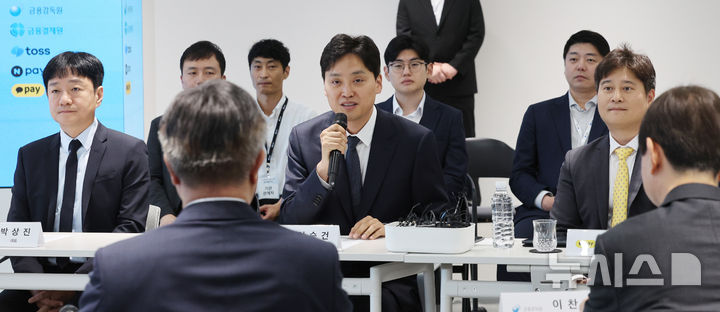 주민등록증 진위확인 확대 업무협약식, 인사말하는 이승건 토스 대표