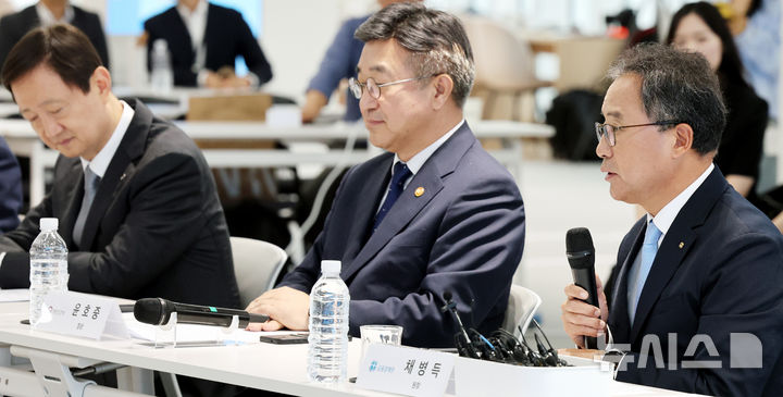 주민등록증 진위확인 확대 업무협약식, 인사말하는 채병득 금융결제원장
