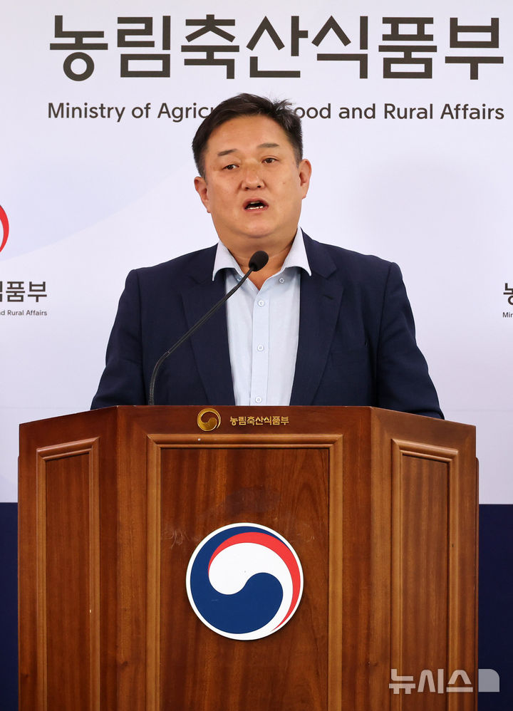농촌관광벨트 시범모델 개발 발표하는 전한영 농촌정책국장