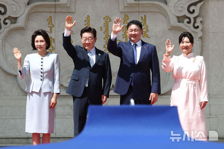 이 대통령, 몽골 국빈방문 환영식 참석…"황금시대 열어가자"(종합)
