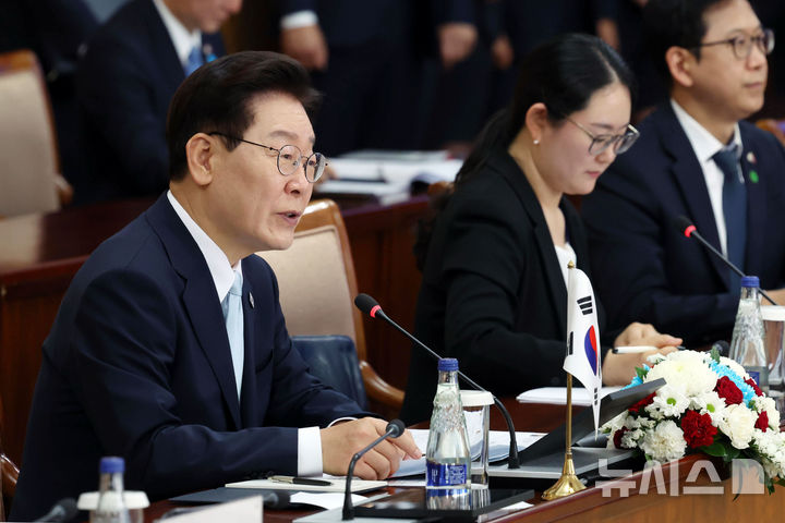 [울란바타르=뉴시스] 조성봉 기자 = 몽골을 국빈 방문한 이재명 대통령이 9일(현지 시간) 울란바타르 정부청사에서 열린 한-몽골 정상회담에서 발언을 하고 있다. 2026.07.09. suncho21@newsis.com