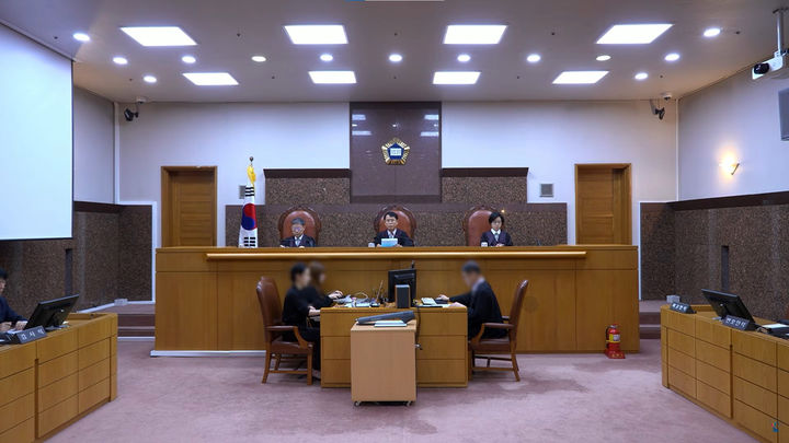 [서울=뉴시스] 9일 서울 서초구 대법원에서 윤석열 전 대통령의 특수공무집행방해, 직권남용 권리행사방해 등 혐의 상고심이 열리고 있다. 이날 대법원은 윤 전 대통령에게 징역 7년을 선고한 원심을 확정했다. (사진=대법원 제공) 2026.07.09. photo@newsis.com *재판매 및 DB 금지