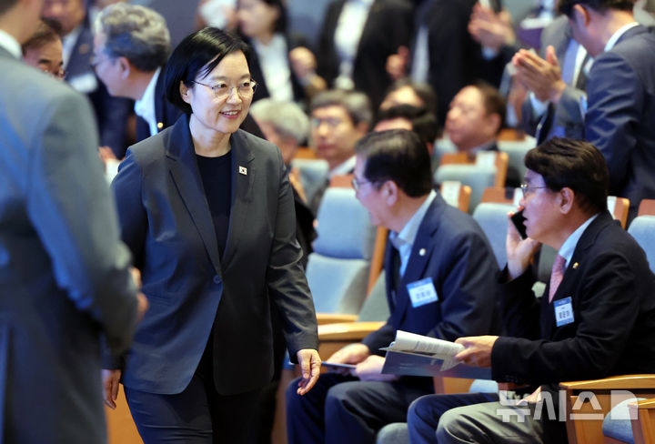 2026 건설의날 기념식 참석하는 한성숙 총리