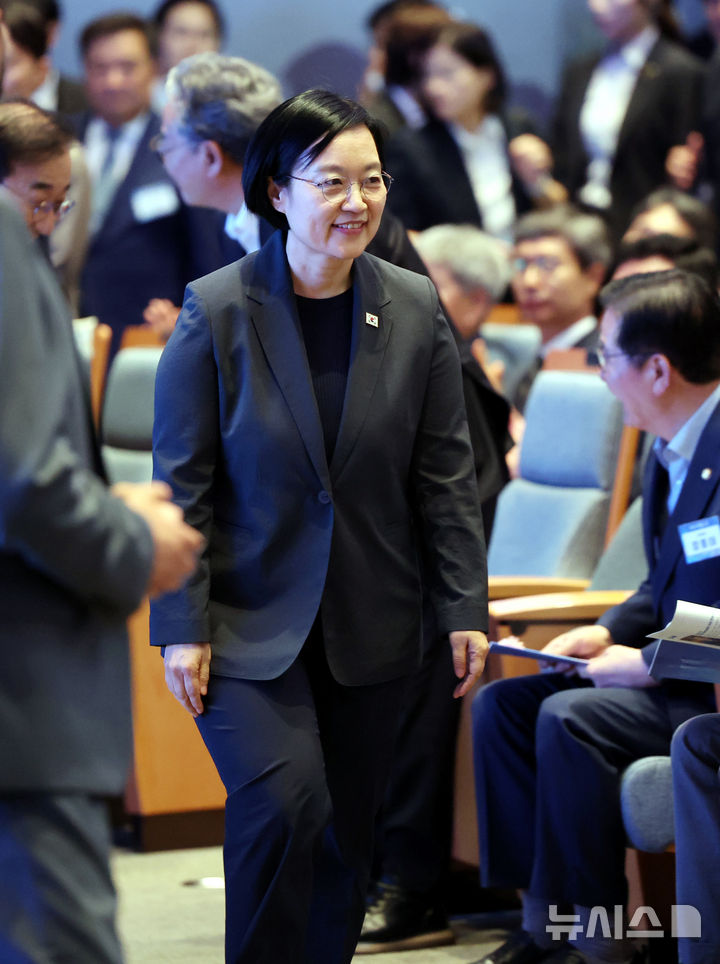 2026건설의날 기념식 참석하는 한성숙 총리
