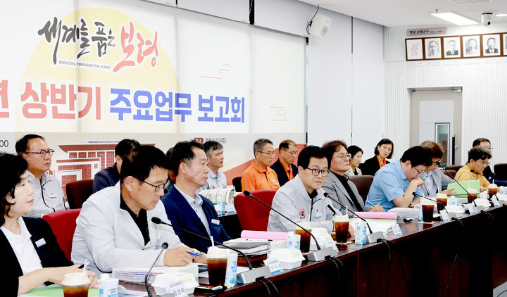 [보령=뉴시스] '2026년 상반기 주요업무보고회'를 주재하는 엄승용 보령시장. (사진=보령시청 제공) 2026.07.10. photo@newsis.com *재판매 및 DB 금지