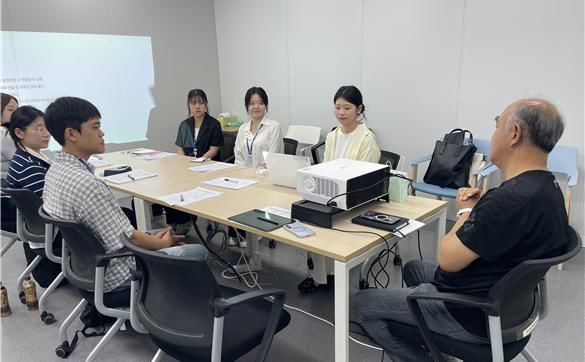 [서울=뉴시스]  한국사회보장정보원에서 삼육보건대학교 사회복지학과 학생들이 2026년 하계 사회복지 현장실습 오리엔테이션을 받고 있는 모습 (사진=뉴시스 DB) 2026.07.10. photo@newsis.com *재판매 및 DB 금지