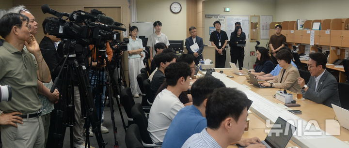 전북특별자치도청 기자실 찾은 김민석 전 국무총리