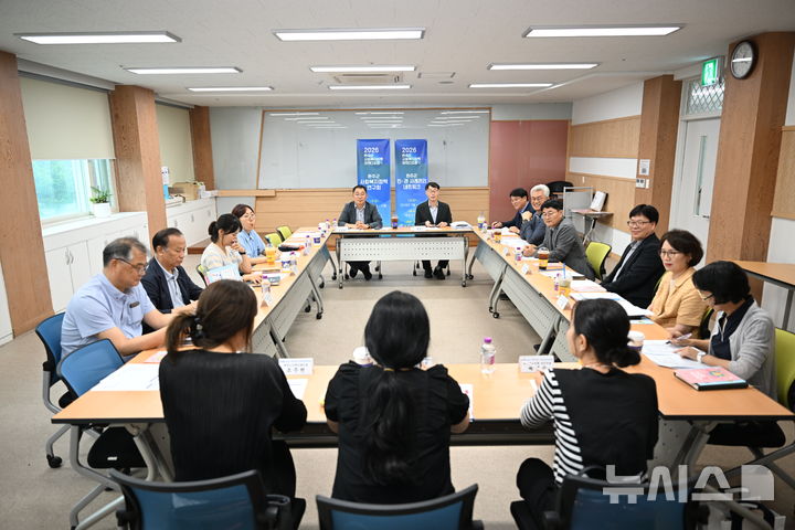 [완주=뉴시스] 10일 완주군사회복지협의회가 주관한 '아젠다 포럼' 사회복지 정책위원회 제2차 회의 모습. (사진=완주군의회 제공) 2026.07.10. photo@newsis.com    *재판매 및 DB 금지