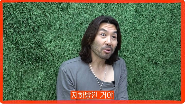 [서울=뉴시스] 9일 방송인 노홍철의 유튜브 채널에는 '노홍철이 영국 호텔에서 받은 충격적인 대우(에어컨X, 지하실 배정)'라는 제목의 영상이 공개됐다. (사진=유튜브 채널 '노홍철' 화면 캡처) 2026.07 .10. photo@newsis.com *재판매 및 DB 금지