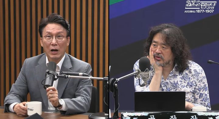 [서울=뉴시스]윤건영 의원은 방송인 김어준 씨의 김민석 전 총리 관련 방송을 두고 '친정청래계 이탈'이라 해석하는 일부 시각에 대해 "이분법적 사고"라고 일축했다. (사진=유튜브 '김어준 겸손은힘들다 뉴스공장' 캡처)