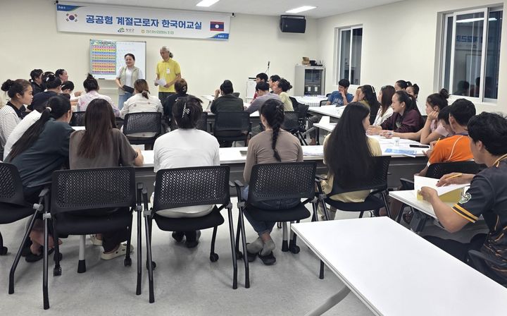 [청양=뉴시스] 충남 청양군이 농업근로자 기숙사에서 외국인 계절근로자를 대상으로 한국어교실을 운영하고 있다. (사진=청양군 제공) 2026.07.10. photo@newsis.com *재판매 및 DB 금지