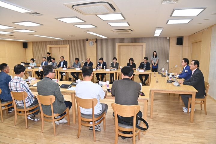 [하남=뉴시스] 9일 출범한 K-컬처 문화도시 TF(태스크포스)가 첫 회의에서 K-스타월드 투자유치 및 기업 참여 확대 방안 등을 논의하고 있다. (사진=하남시 제공) 2026.07.10. photo@newsis.com *재판매 및 DB 금지