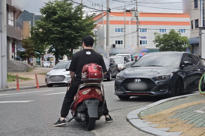 [대구=뉴시스] 이상제 기자 = 대구 달성군 산업단지 일대에서 번호판이 없는 오토바이 운행이 잇따르면서 출퇴근길 교통안전과 지역 주민들의 일상에 대한 우려가 커지고 있다. 2026.07.13. king@newsis.com *재판매 및 DB 금지
