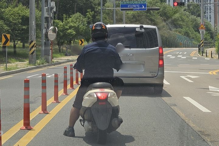 [대구=뉴시스] 이상제 기자 = 대구 달성군 산업단지 일대에서 번호판이 없는 오토바이 운행이 잇따르면서 출퇴근길 교통안전과 지역 주민들의 일상에 대한 우려가 커지고 있다. 2026.07.14. king@newsis.com *재판매 및 DB 금지