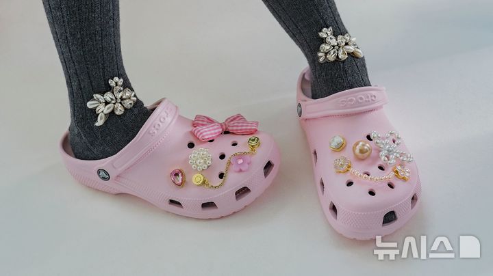 [서울=뉴시스] 크록스 '지비츠™ 참(Jibbitz™ Charms)' (사진=크록스 제공) 2026.07.12. photo@newsis.com