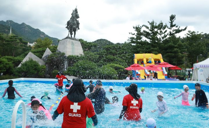 [서울=뉴시스] 낙성대공원 어린이 물놀이장 전경. (사진=관악구 제공) 2026.07.10. photo@newsis.com *재판매 및 DB 금지