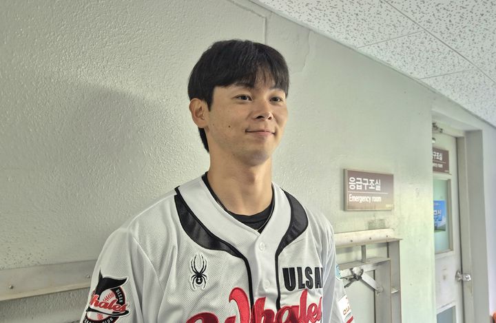 [서울=뉴시스] 문채현 기자 = 울산 웨일즈 나가 타이세이가 10일 서울 잠실구장에서 열리는 2026 KBO 퓨처스 올스타전을 앞두고 취재진과 인터뷰를 하고 있다. 2026.07.10. dal@newsis.com *재판매 및 DB 금지