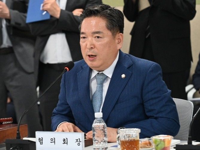 [전남광주=뉴시스] 김병내 전남광주통합특별시 남구청장이 10일 오후 나주빛가람복합문화체육센터에서 열린 시장군수구청장협의회 임시회에 참석해 회장 선출 소감을 말하고 있다. (사진=남구 제공) 2026.07.10. photo@newsis.com *재판매 및 DB 금지