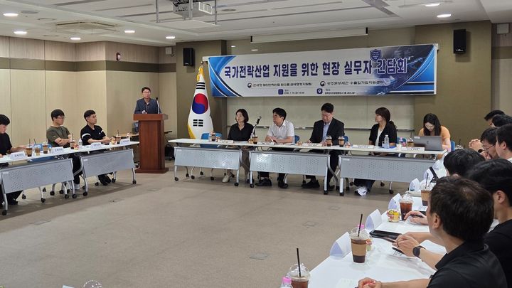 [전남광주=뉴시스] 광주본부세관은 10일 정부광주지방합동청사 세미나실에서 지역 반도체·조선·화학 보세공장 등 수출기업 실무자들과 간담회를 가졌다. (사진=광주세관 제공). 2026.07.10. photo@newsis.com&nbsp; *재판매 및 DB 금지