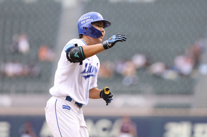 [서울=뉴시스] 삼성 라이온즈의 함수호가 10일 잠실구장에서 열린 2026 KBO 퓨처스 올스타전에서 2회말 솔로 홈런을 터뜨린 뒤 그라운드를 돌고 있다. (사진 = 삼성 라이온즈 제공) *재판매 및 DB 금지