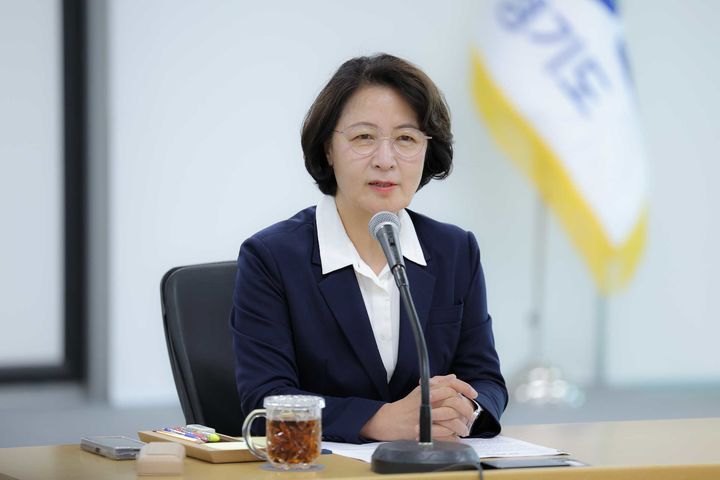 [수원=뉴시스] 추미애 경기도지사가 10일 민선9기 출범 이후 첫 실국장 및 주무과장 회의를 주재하고 있다. (사진=경기도 제공) 2026.07.10. photo@newsis.com *재판매 및 DB 금지
