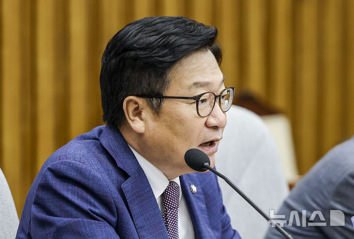 [서울=뉴시스] 정병혁 기자 = 정점식 국민의힘 원내대표가 10일 서울 여의도 국회에서 열린 원내대책회의에서 발언하고 있다. 2026.07.10. jhope@newsis.com