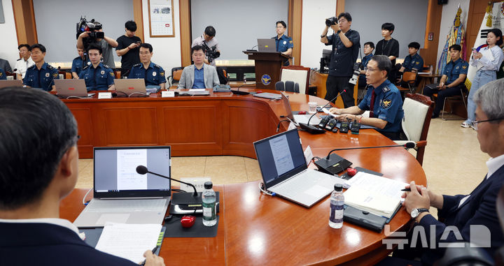 [서울=뉴시스] 박영태 기자 = 유재성 경찰청장 직무대행이 10일 오전 서울 서대문구 경찰청에서 열린 경찰지휘부 화상회의에 참석해 모두발언을 하고 있다. 2026.07.10. since1999@newsis.com