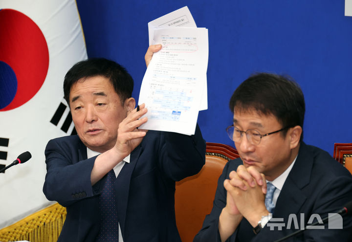 [서울=뉴시스] 최진석 기자 = 강득구 더불어민주당 최고위원이 10일 여의도 국회에서 열린 최고위원회의에서 발언하고 있다. 2026.07.10. myjs@newsis.com