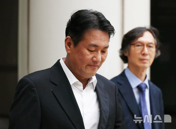 [서울=뉴시스] 홍효식 기자 = 내란중요임무종사 및 직권남용권리행사방해 혐의를 받은 김태효 전 국가안보실 1차장이 10일 서울 서초구 서울중앙지법에서 열린 구속 전 피의자 심문(영장실질심사)에 출석하고 있다. (공동취재) 2026.07.10. photo@newsis.com