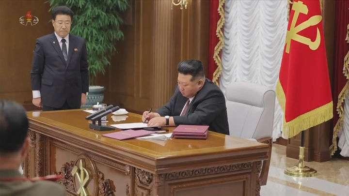 [서울=뉴시스] 북한 조선중앙TV는 김정은 국무위원장이 지난9일 조선노동당 중앙군사위원회 제9기 제1차 확대회의를 주재했다고 10일 보도했다. (사진=조선중앙TV 캡처) 2026.07.10. photo@newsis.com *재판매 및 DB 금지