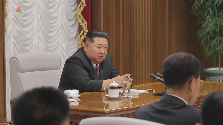 [서울=뉴시스] 북한 조선중앙TV는 김정은 국무위원장이 지난9일 조선노동당 중앙군사위원회 제9기 제1차 확대회의를 주재했다고 10일 보도했다. (사진=조선중앙TV 캡처) 2026.07.10. photo@newsis.com *재판매 및 DB 금지