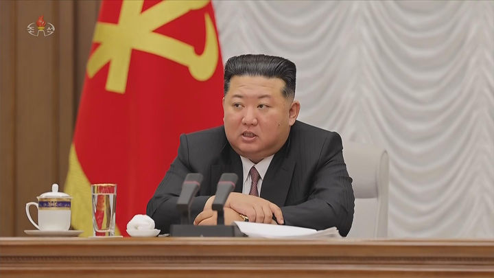 [서울=뉴시스] 북한 조선중앙TV는 김정은 국무위원장이 지난9일 조선노동당 중앙군사위원회 제9기 제1차 확대회의를 주재했다고 10일 보도했다. (사진=조선중앙TV 캡처) 2026.07.10. photo@newsis.com *재판매 및 DB 금지
