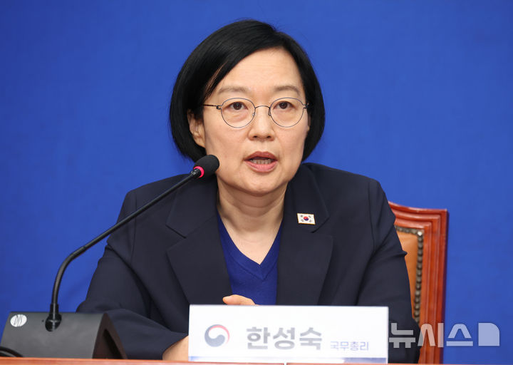 [서울=뉴시스] 최진석 기자 = 한성숙 국무총리가 10일 여의도 국회에서 한병도 더불어민주당 대표 직무대행 겸 원내대표를 예방해 발언하고 있다. 2026.07.10. myjs@newsis.com