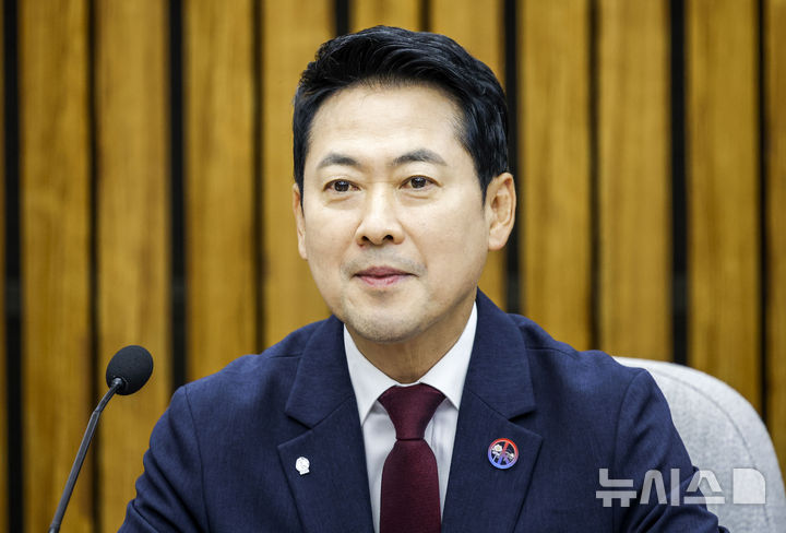 [서울=뉴시스] 정병혁 기자 = 장동혁 국민의힘 대표가 10일 서울 여의도 국회에서 열린 국민의힘 중앙여성위원회 맘(Mom)편한특별위원회 공동 주최 6.3 참정권 침해 전국 학부모 시국 대토론회에 참석해 있다. 2026.07.10. jhope@newsis.com
